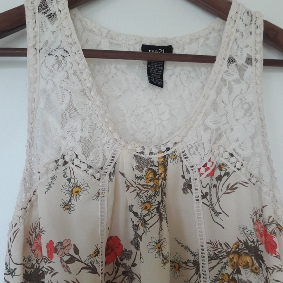 Cream and Lace Floral Tank Top - Picture 2 of 11